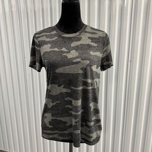 Lucky Brand Women’s Green Camo Print Short Sleeve Shirt Size Small